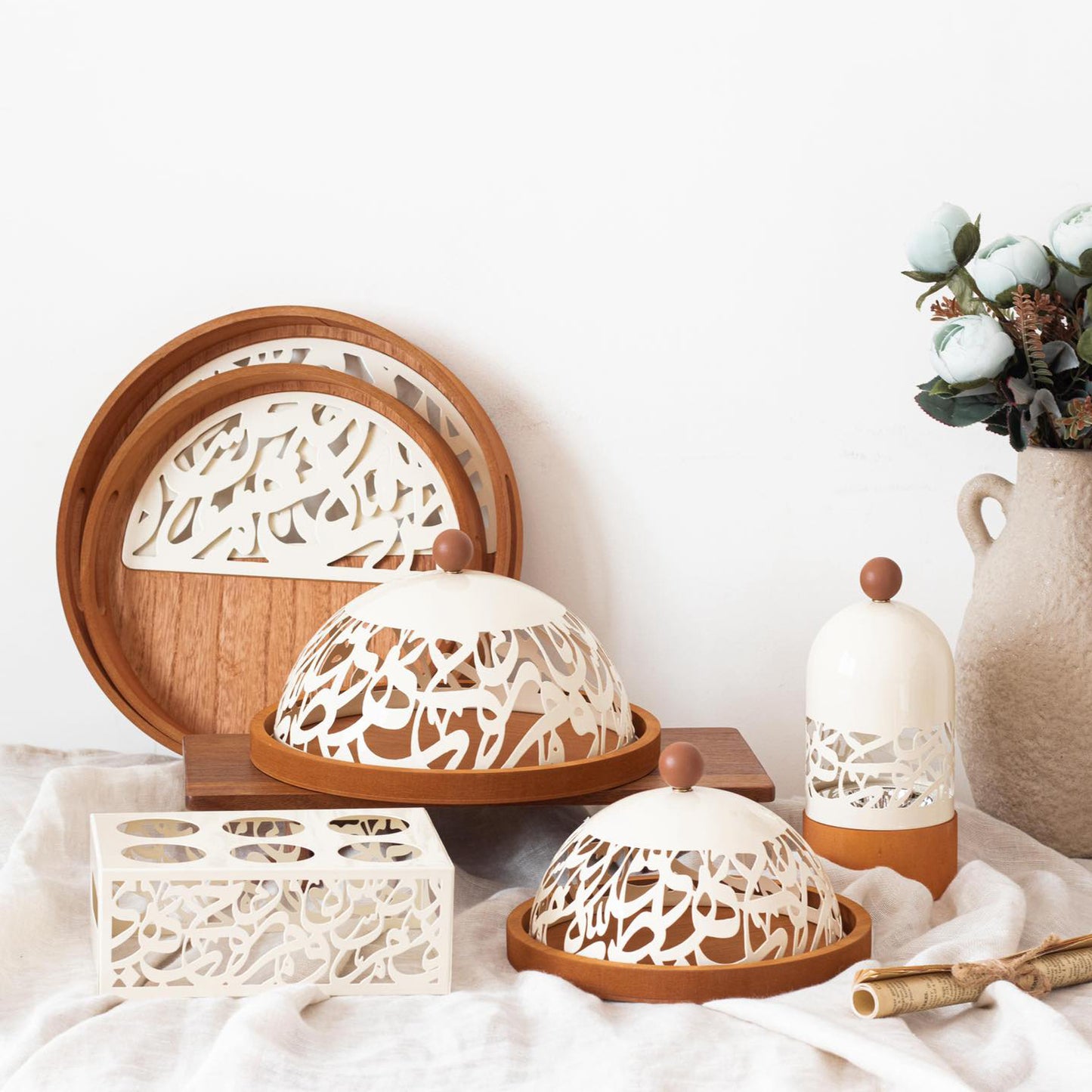Calligraphy Design 23cm Wooden Cake Dome Cream