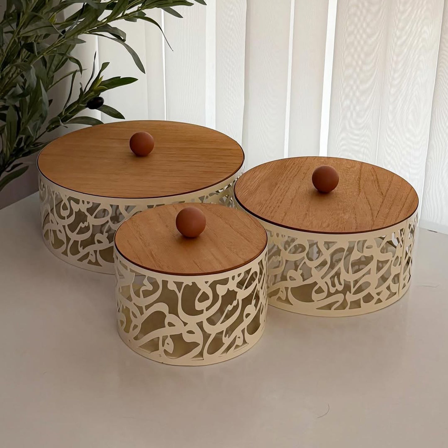Calligraphy Design 25cm Wooden Dessert Server Cream