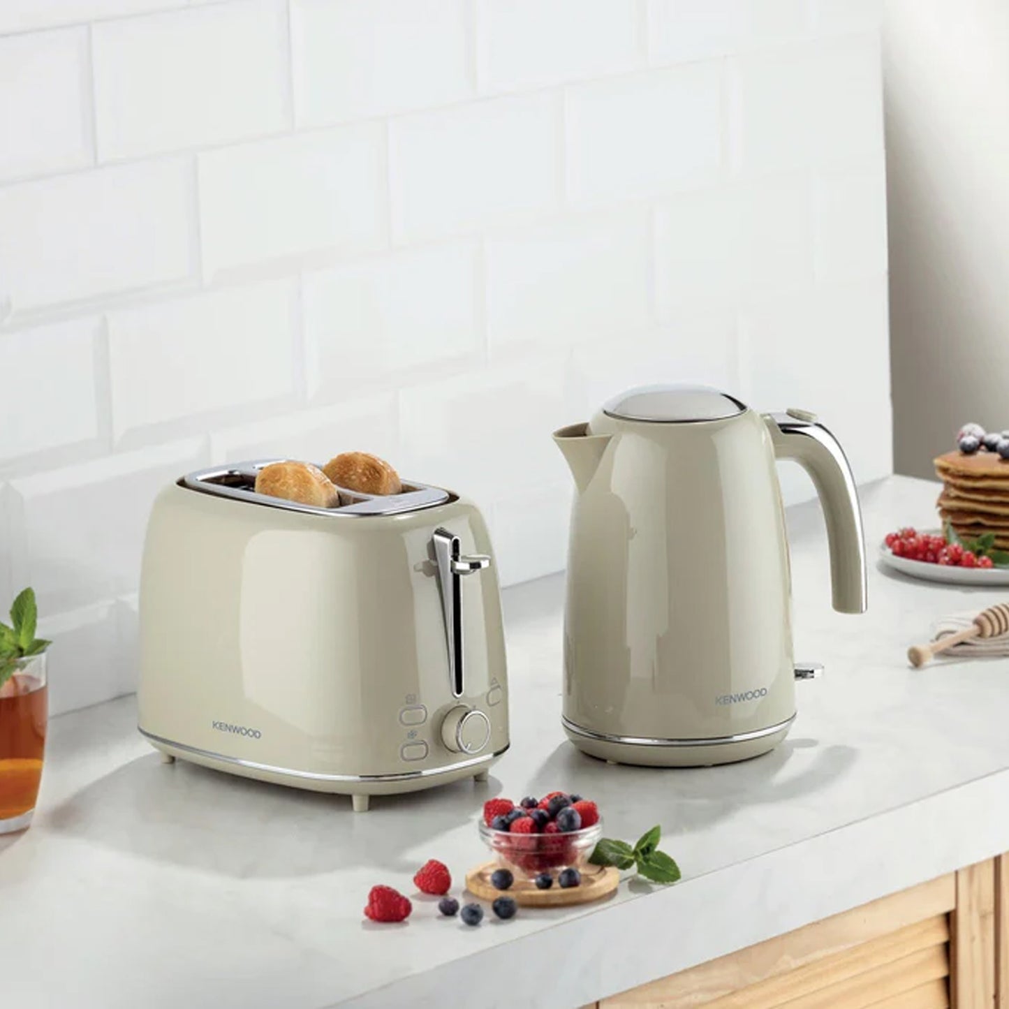 Kenwood Glossy Plastic Kettle Beige