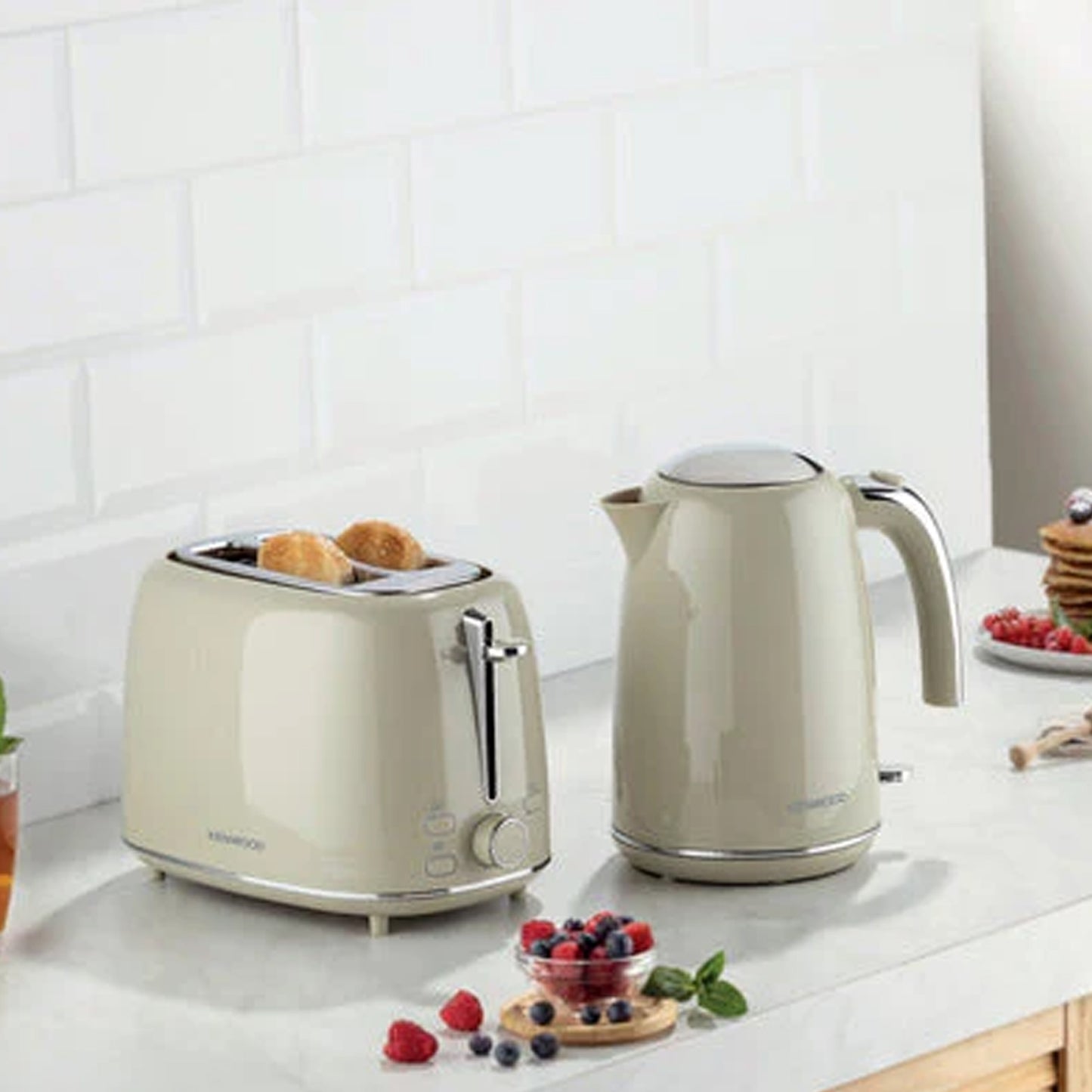 Kenwood Eterna Glossy Plastic 2 Slice Toaster Beige