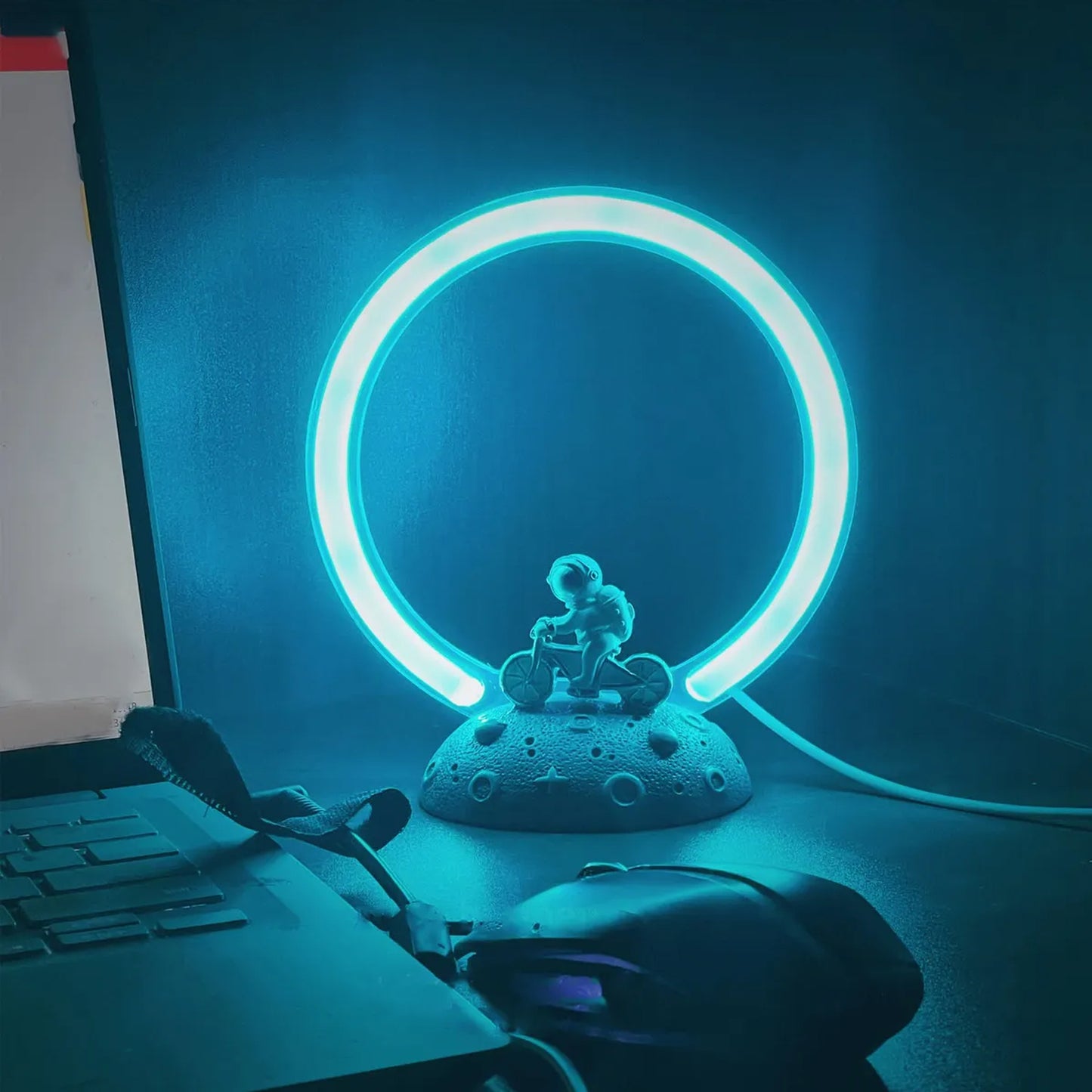 Astronaut LED Lamp White & Blue