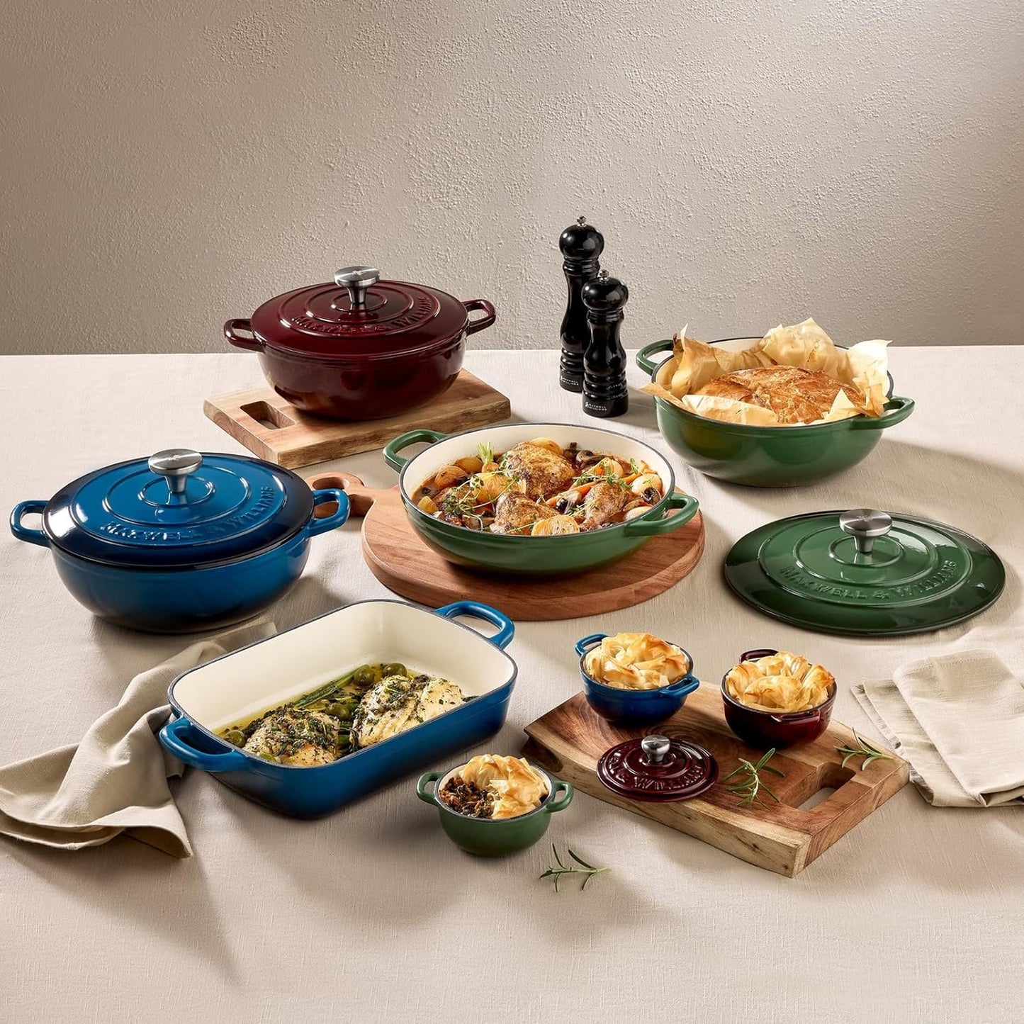Maxwell & Williams 3.3Lt Cast Iron Round Casserole Midnight Blue