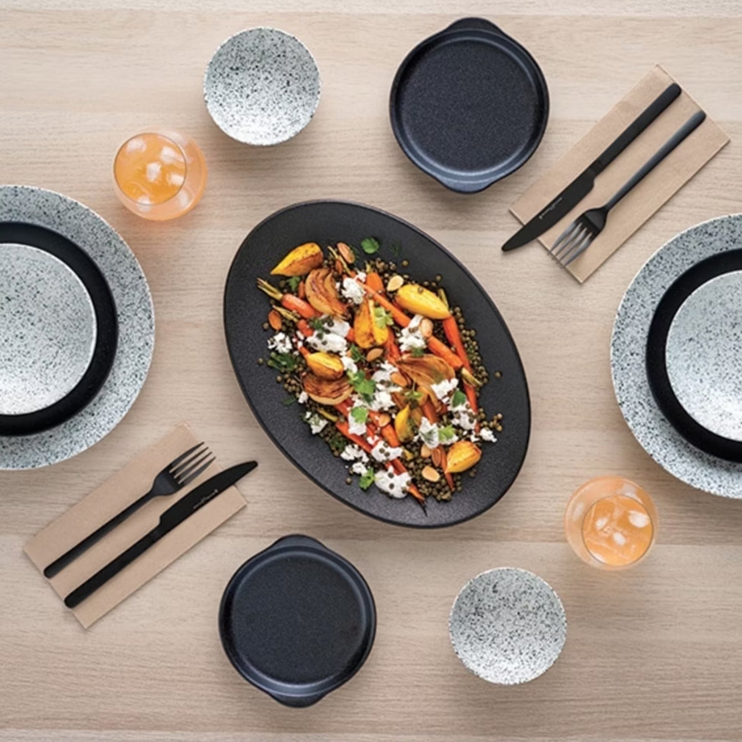 Maxwell & Williams Caviar 25cm Oval Plate Black