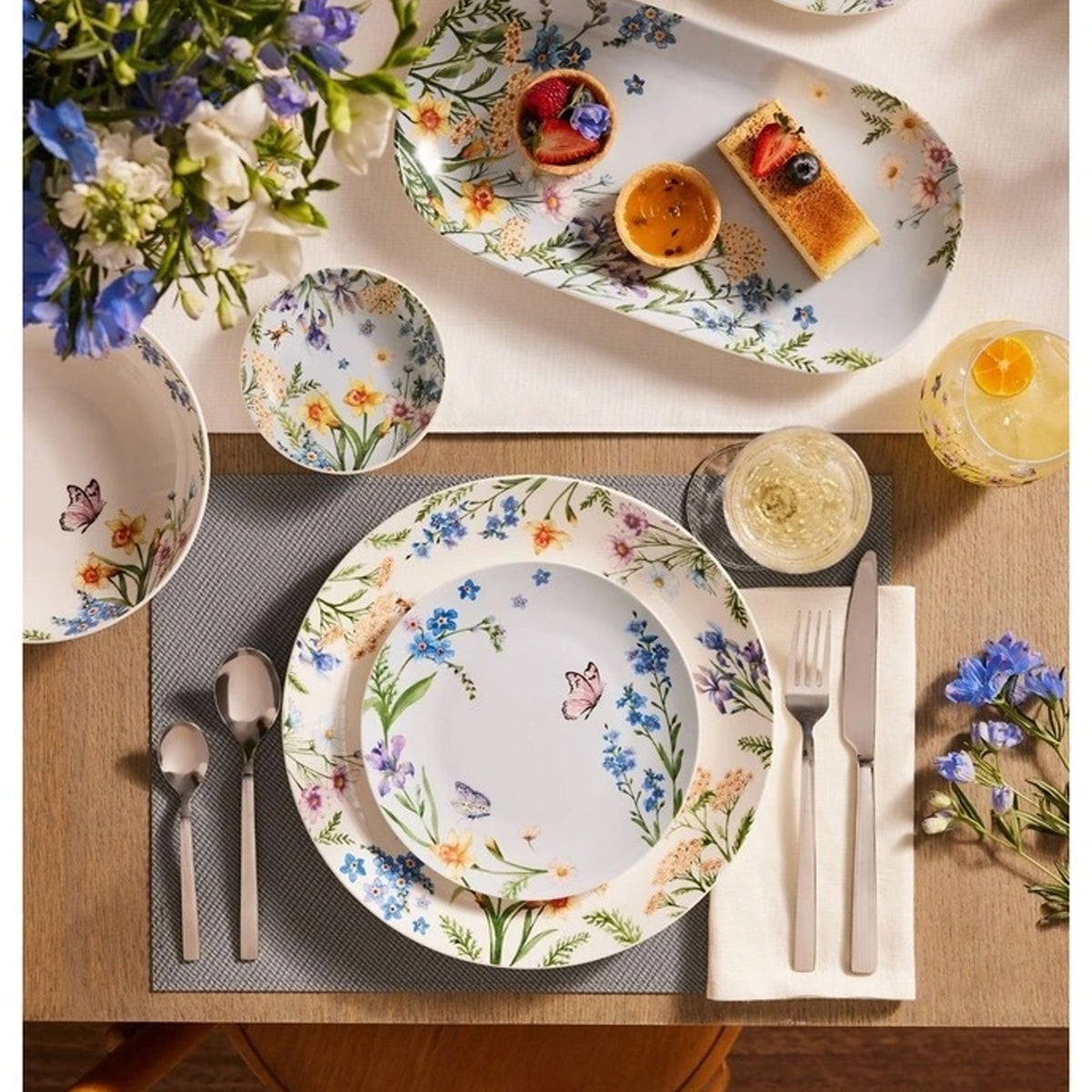 Maxwell & Williams Fluttering Meadow 19cm Coupe Side Plate