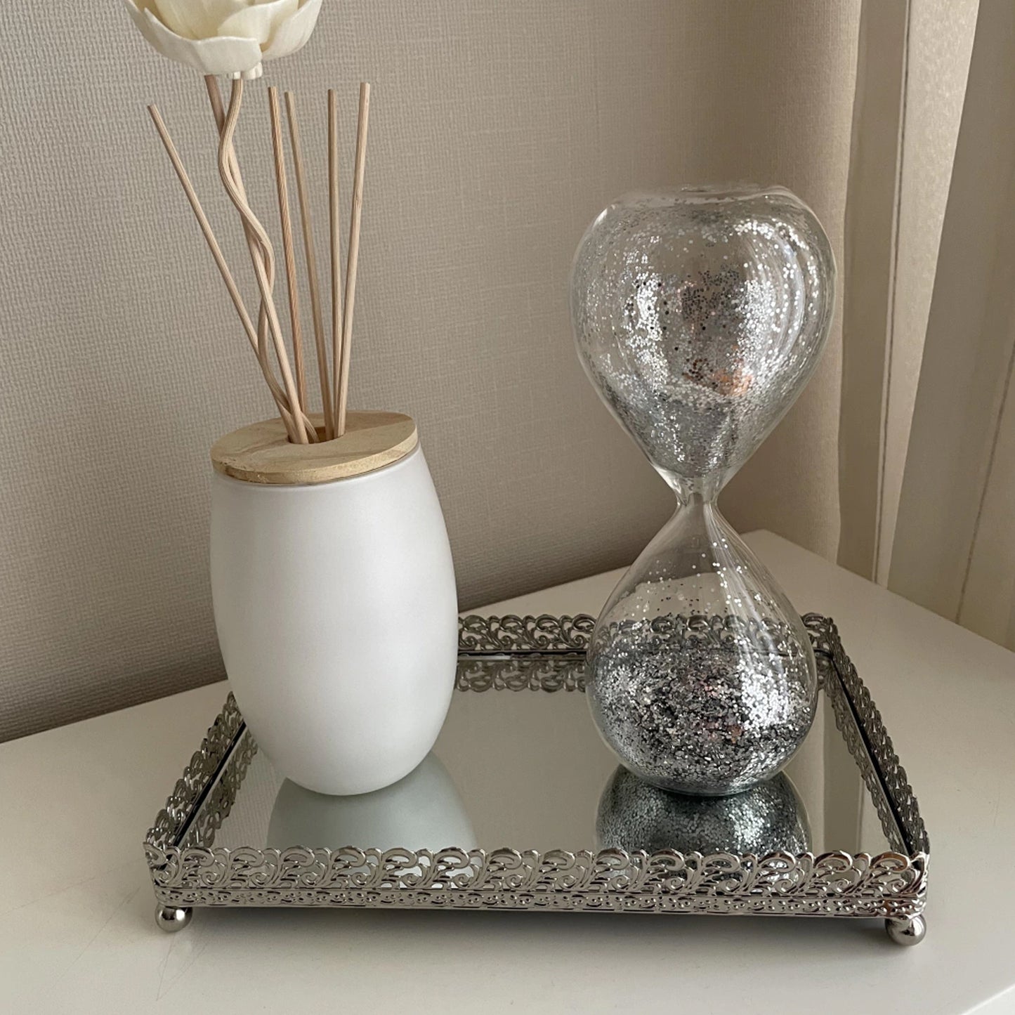 Urban Decor Hour Glass Display 24cm - Silver
