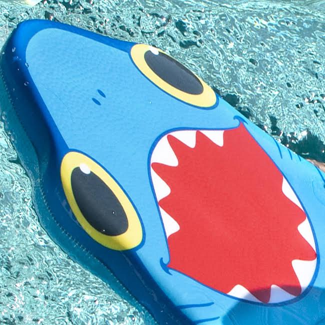 Melissa & Doug Spark Shark Kickboard Pool Toy Multicoloured