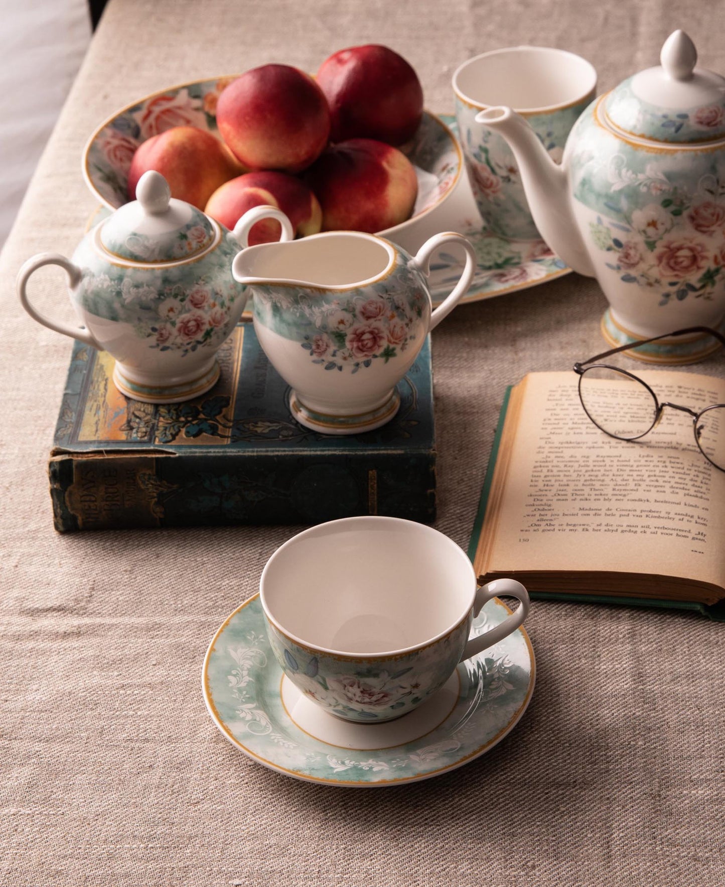 Jenna Clifford Green Floral 23.5cm Salad Bowl - White