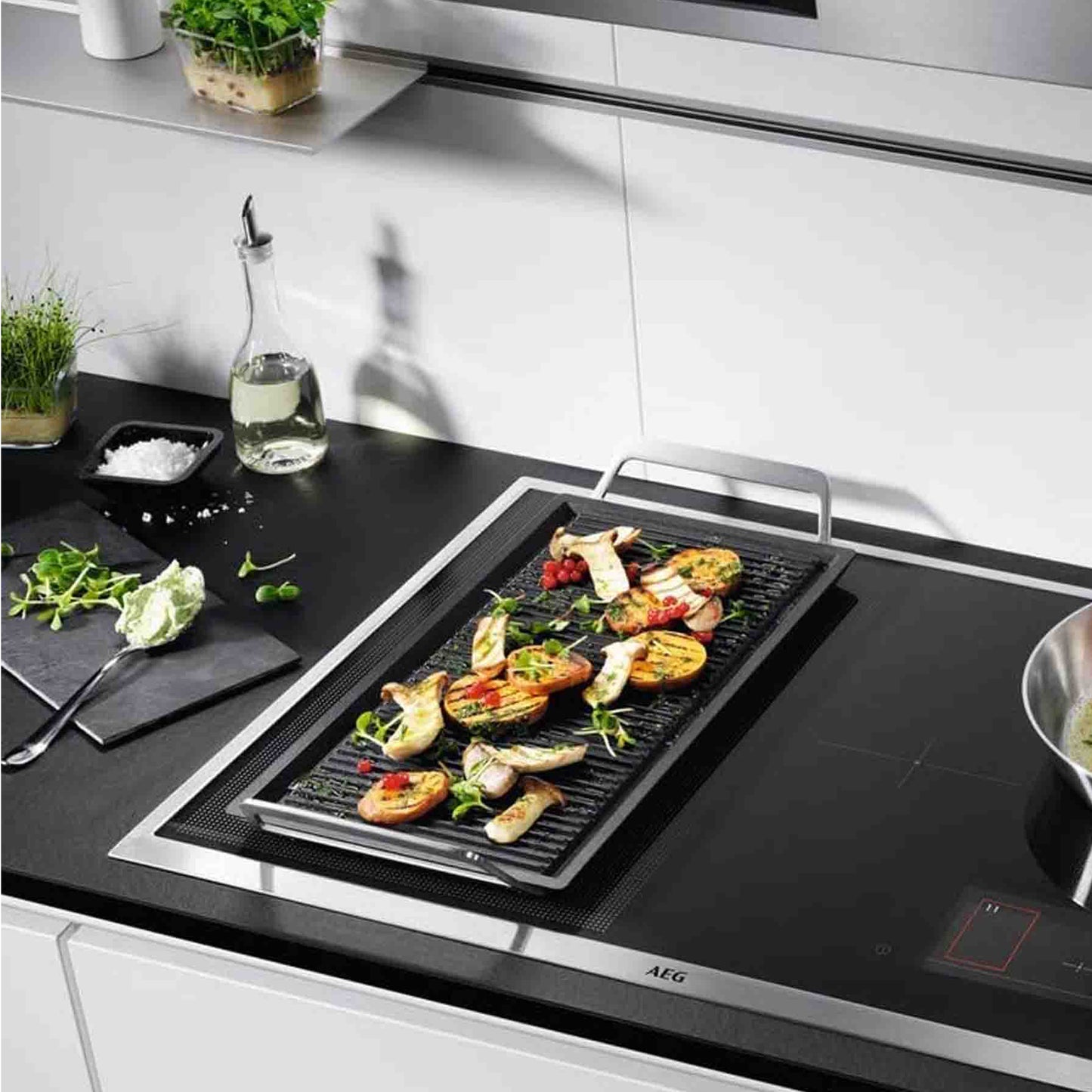 AEG Plancha Grill Pan - + Free Pizza Stone Set