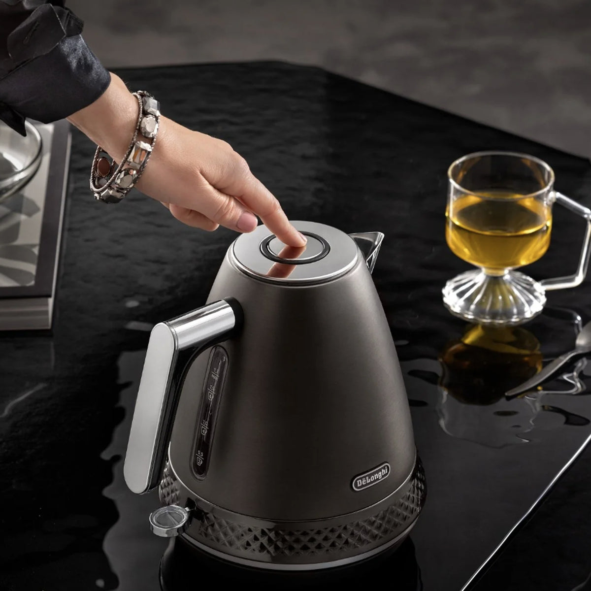 Delonghi Diadema 1.7Lt Electric Kettle Black