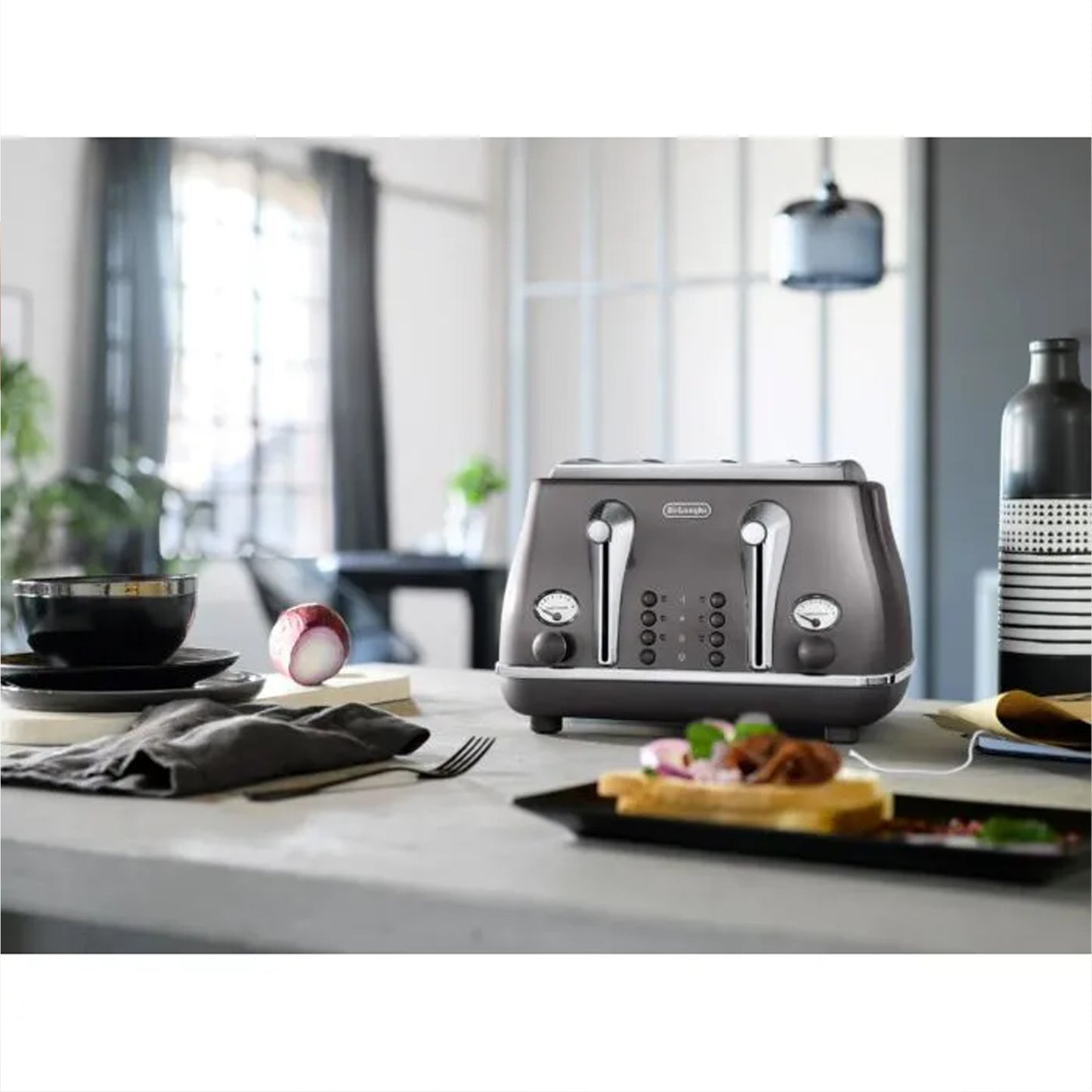 Delonghi 4 Slice Icona Metallics Toaster Grey