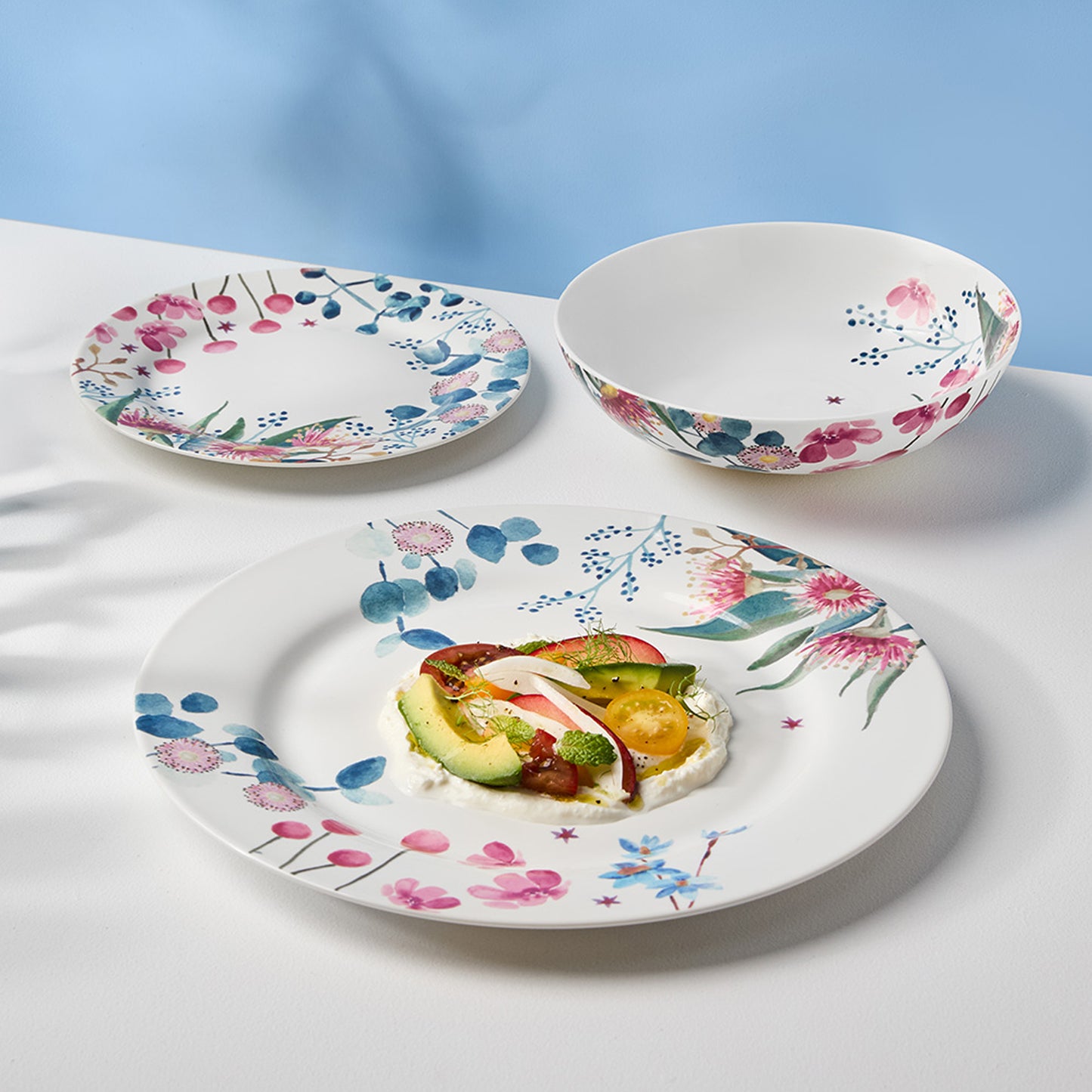 Maxwell & Williams Eucalyptus Bloom 23cm Rim Entree Plate White