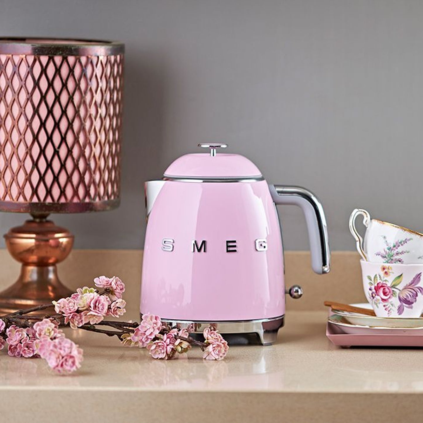 Smeg 50's Style Retro Mini Kettle Pink