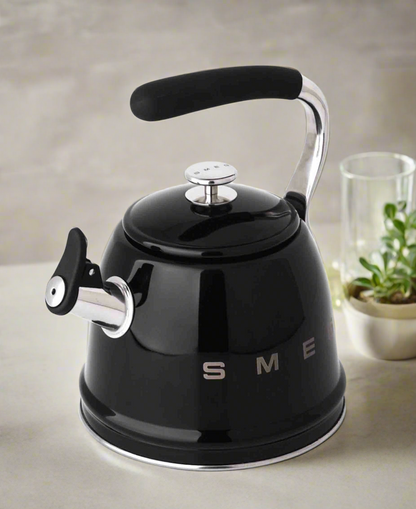 Smeg Whistling Stovetop Kettle - Black