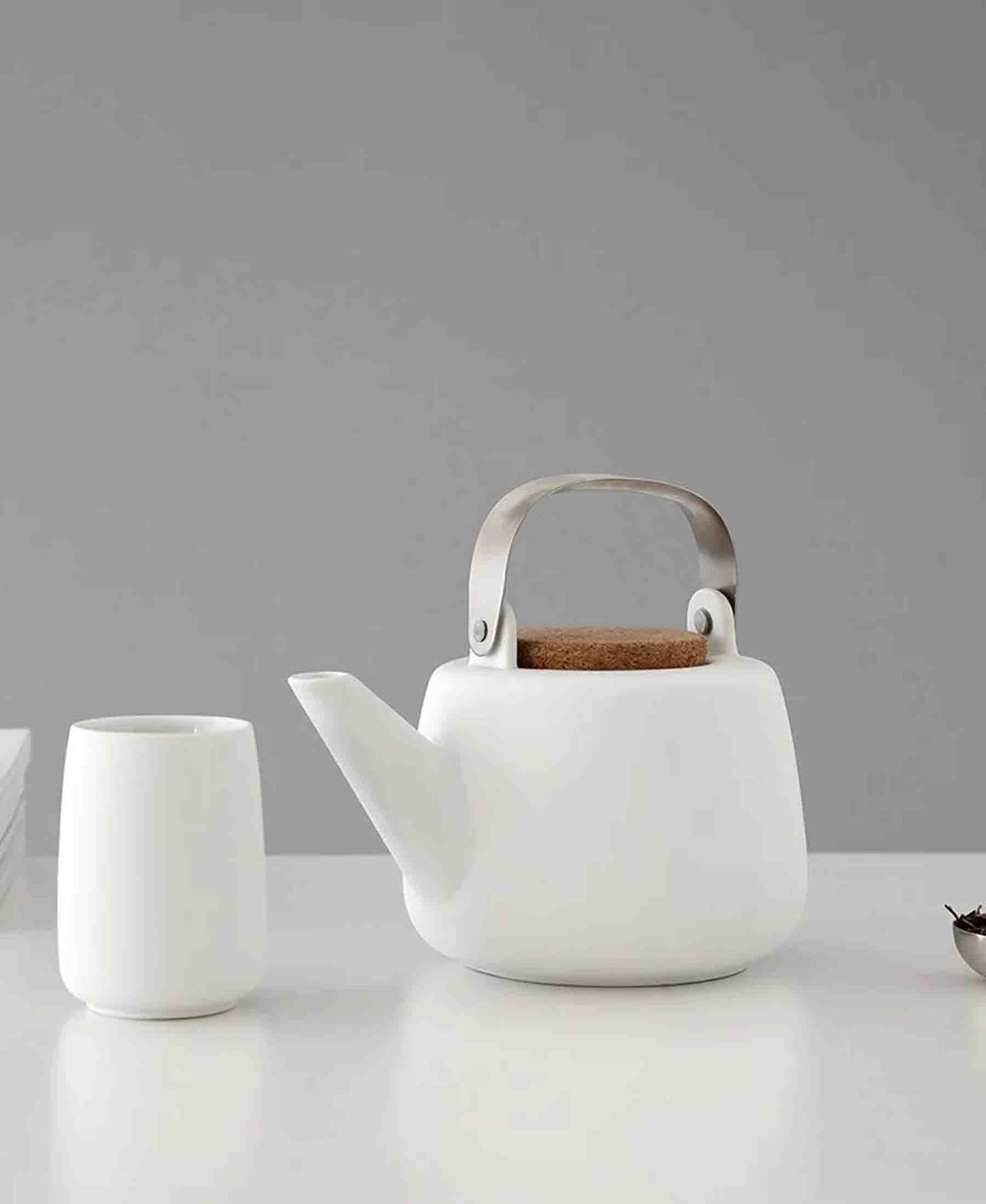 Viva Nicola 1.2l Infuser Teapot - White