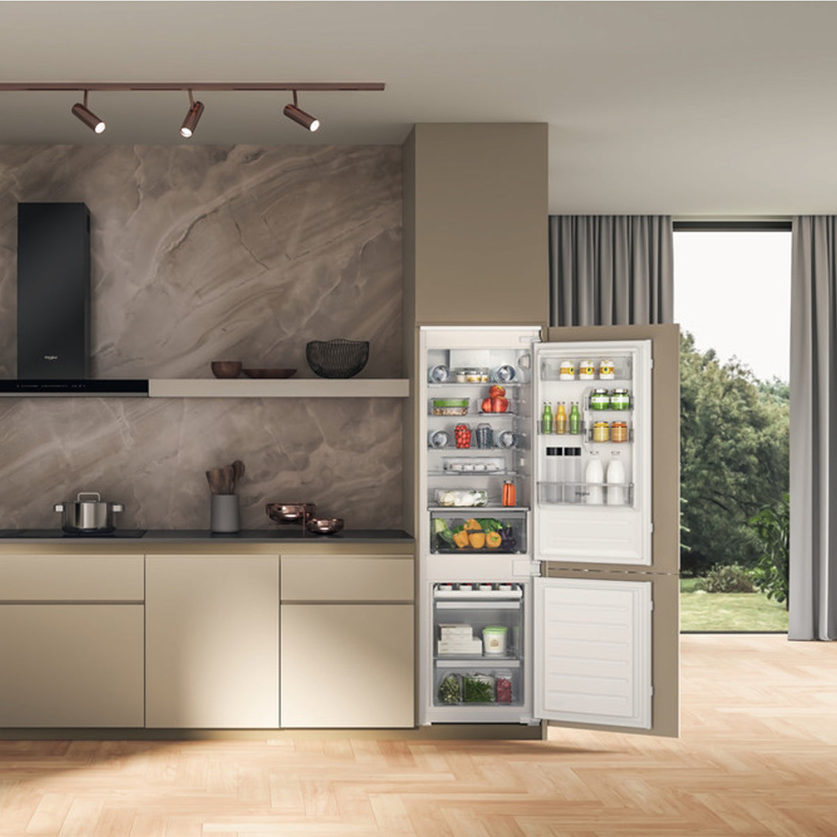 Whirlpool 267L Built-In Combi Fridge Freezer