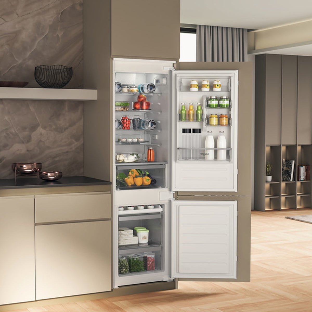 Whirlpool 267L Built-In Combi Fridge Freezer