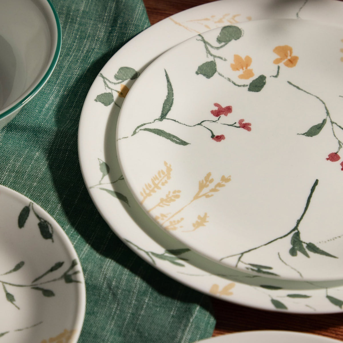 Corelle Wildflower Scatter 12 Piece Dinner Set White