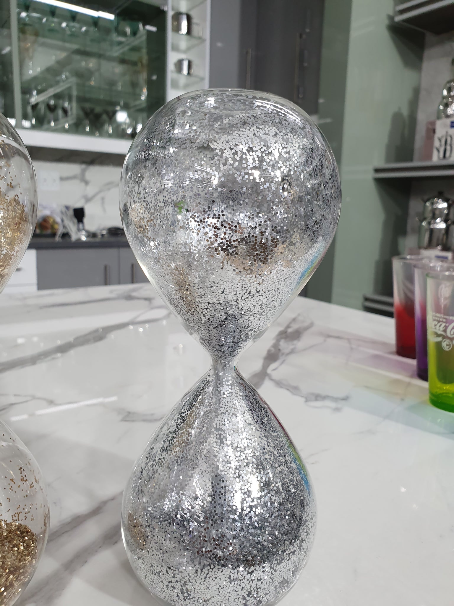 Urban Decor Hour Glass Display 24cm - Silver