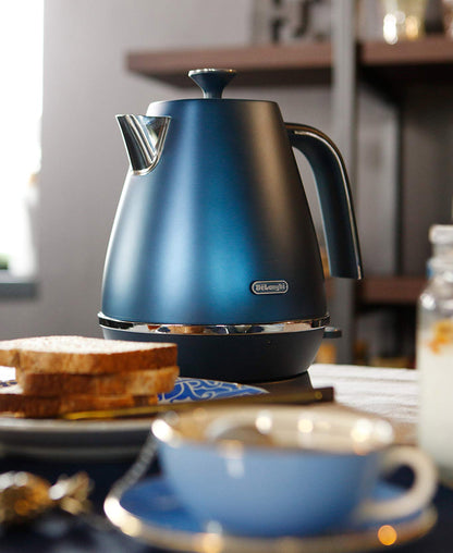 DeLonghi Distinta Flair Cordless Kettle 1.7L - Blue