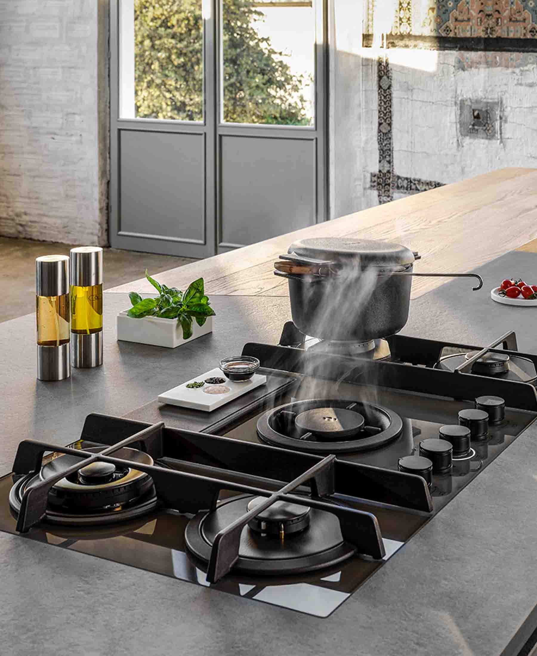 ELICA 90CM 5 BURNER GAS HOB WITH DOWNDRAFT EXTRACTOR - BLACK GLASS & C ...