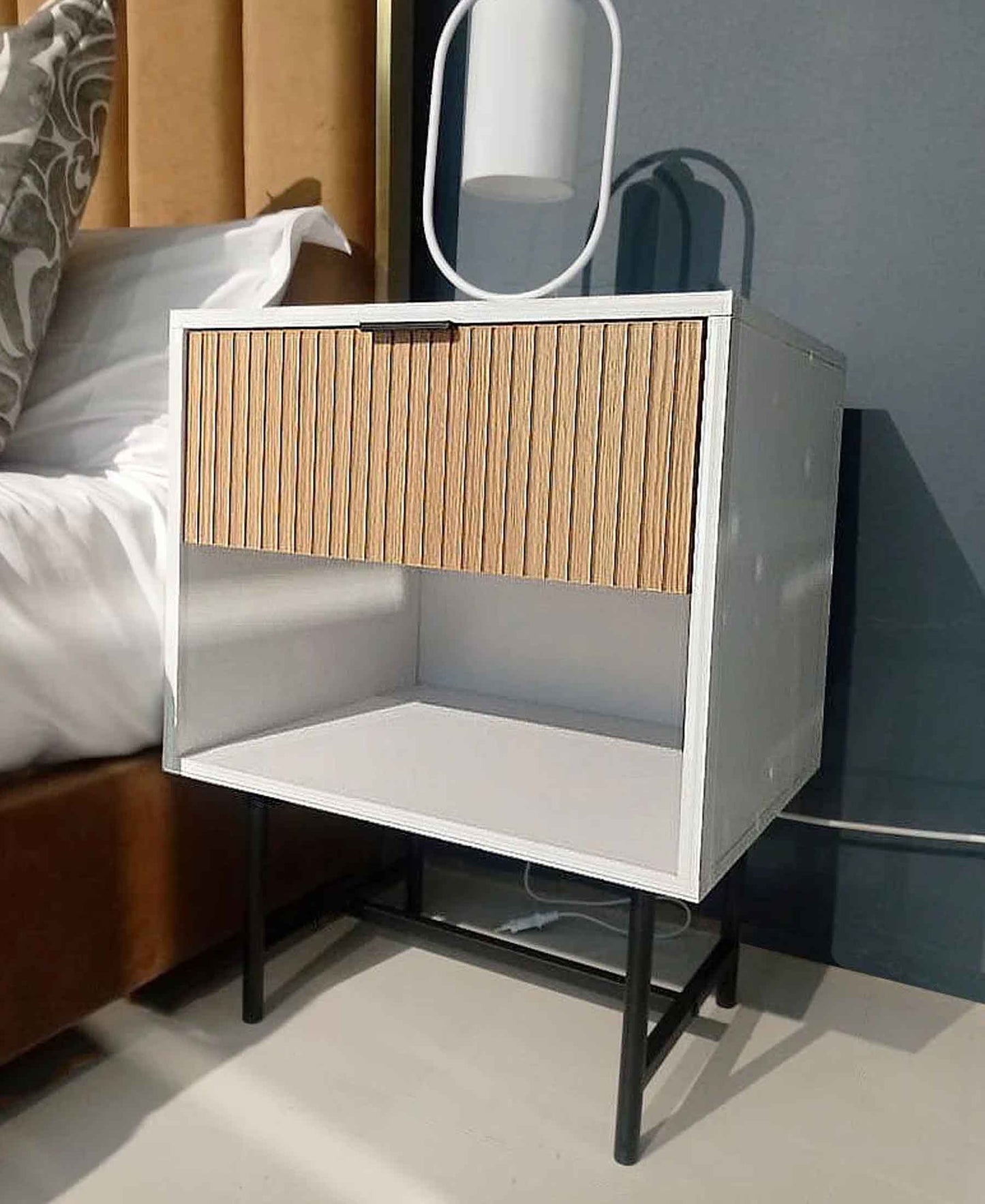 Exotic Designs Osllo Pedestal - White & Brown