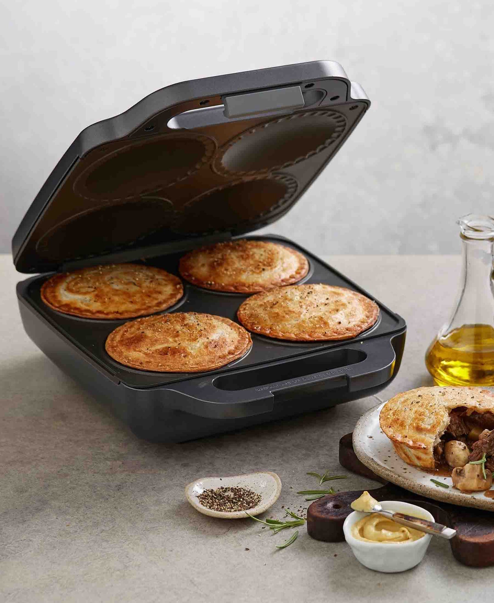 Sunbeam 4 Piece Pie Maker - Black – The Culinarium