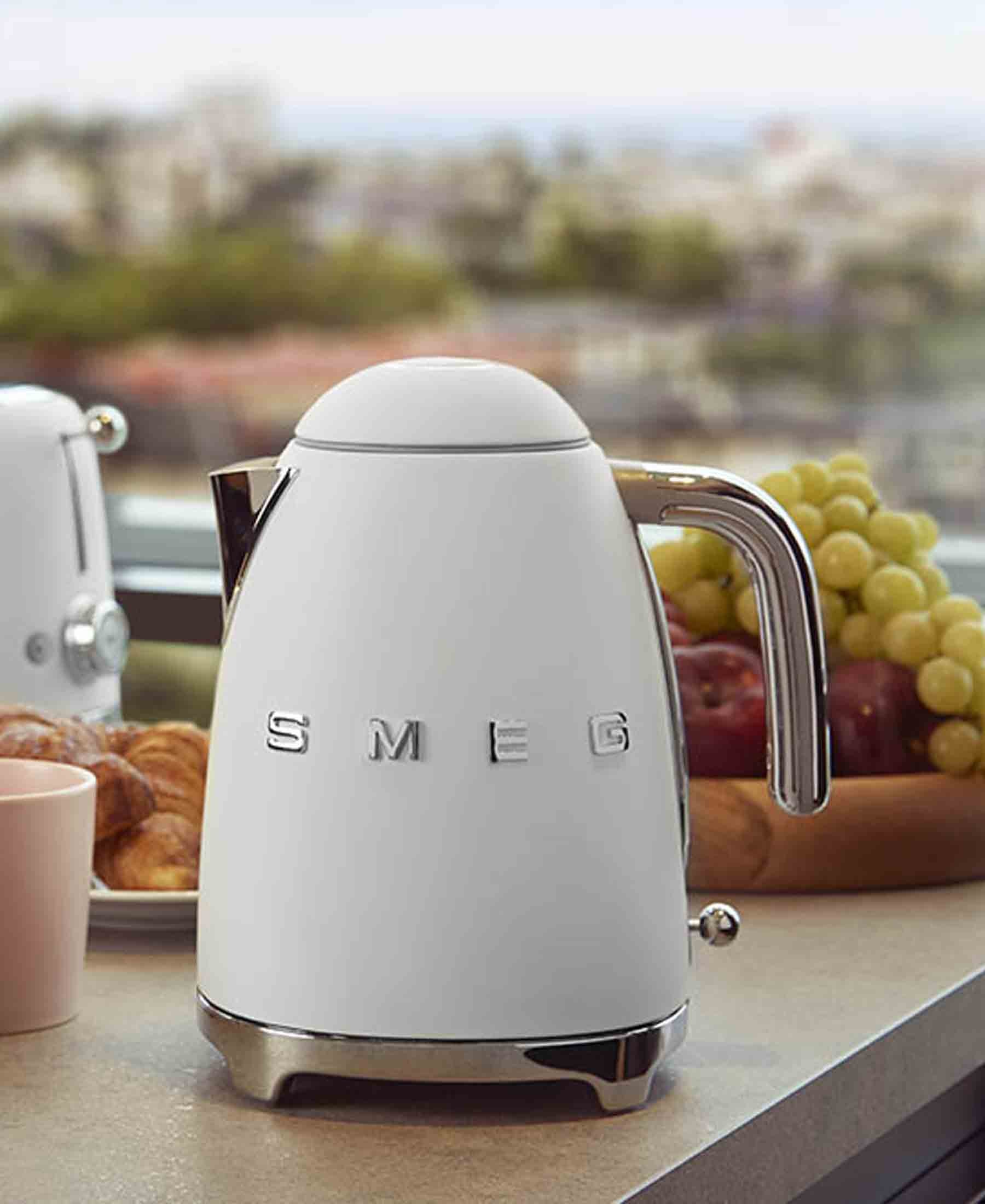 Smeg Retro Cordless Kettle Matte White – The Culinarium